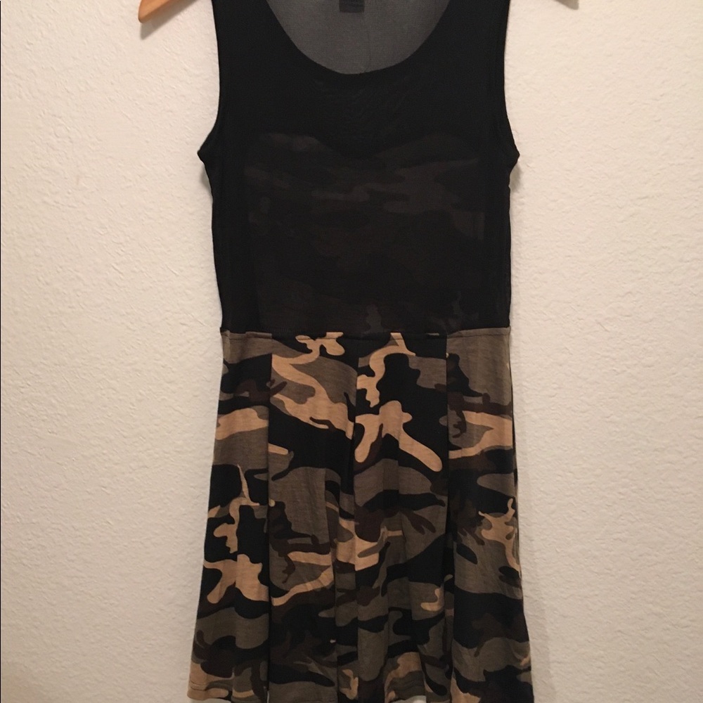 Swoon Camouflaged Dress with Mesh Back NWT - Picture 2 of 4